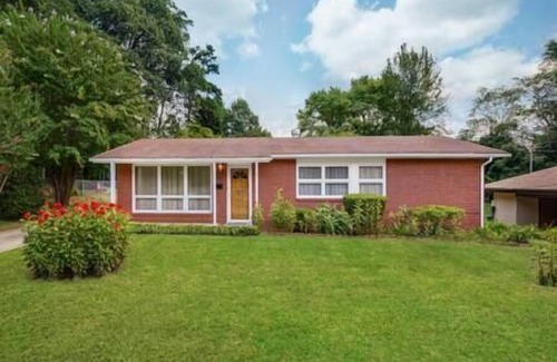 Winston - Salem House | Mid-Century Triad Gem: 3 Beds, 2 Baths