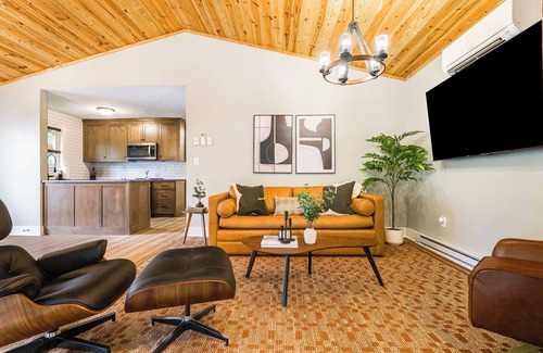 Roseland Cabin | Mid-Century Mountain Cabin w/Hot Tub + Arcade