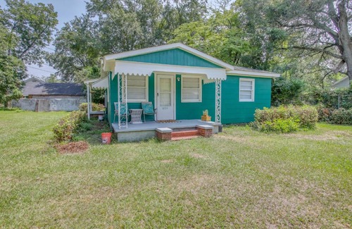 Wilmington House | Mid-Century Wilmington Cottage 3 Mi to Riverwalk