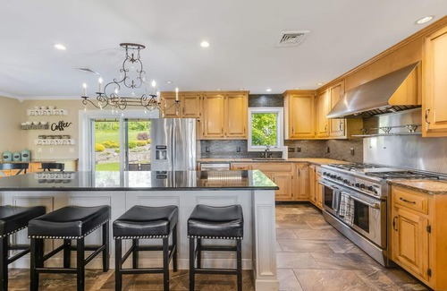 Newburgh House | Mid-Hudson Estate on 11 acres with pool