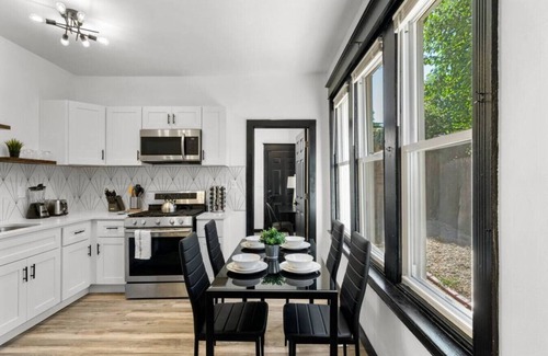 Penn-Knox Apartment | Mid/Long-Term: Spacious 3BR, 3BA Home for 8 Guests