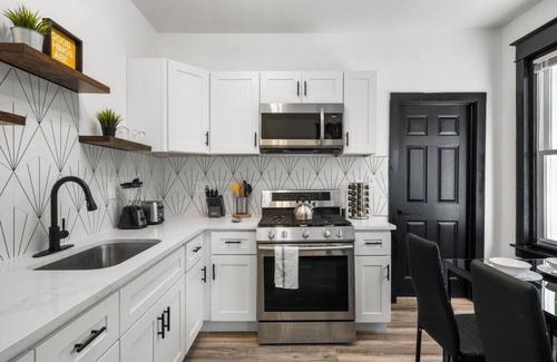 Penn-Knox Apartment | Mid/Long-Term: Spacious 3BR, 3BA Home for 8 Guests