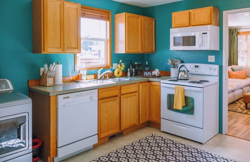 Port Angeles House | Mid Mod Urban Hub with Fire Pit & Close to Bike Trail