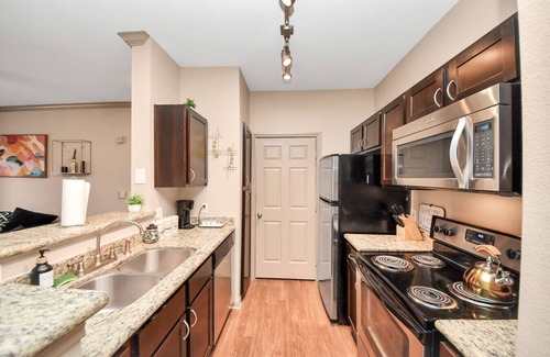 Midtown Apartment | Mid-rise King in the Heart of Downtown + Midtown