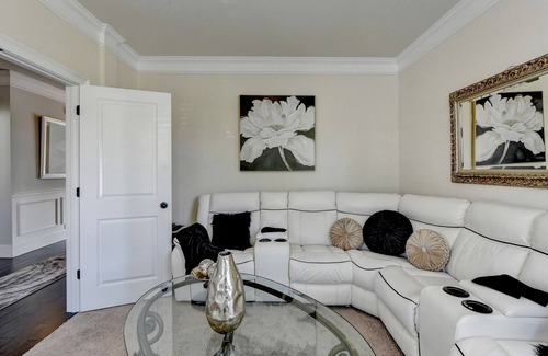 Loganville House | Mid-Term Luxury Living @ Affordable Price! [Pet Friendly]
