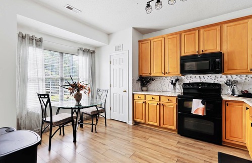 East Raleigh House | Mid-Term Peaceful, Central, & Move In Ready Rental — 10 Min to Downtown Raleigh!