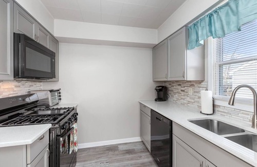 Hobart House | Mid Term Rental Home in Hobart 1224 W Home Ave