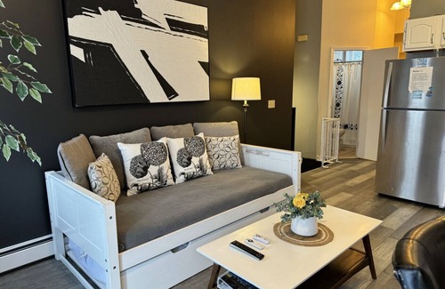 Union City Apartment | Mid-Town View 15 Minutes to NYC