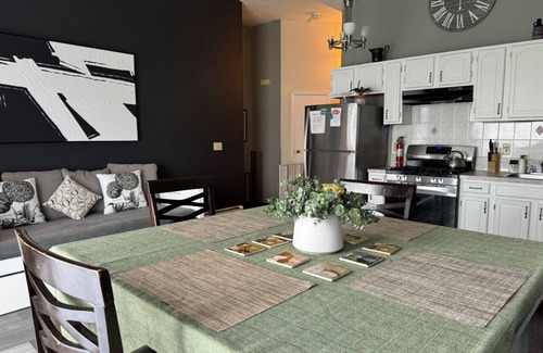 Union City Apartment | Mid-Town View 15 Minutes to NYC