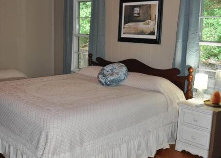 Fort Payne Apartment | MidCentury Charm-Tranquil Setting-Walk to Downtown