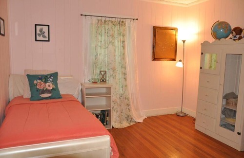 Fort Payne Apartment | MidCentury Charm-Tranquil Setting-Walk to Downtown