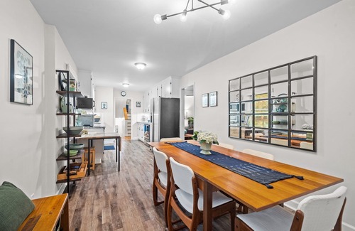 North Garrett Road House | Midcentury Home w/King suites near Duke/Downtown