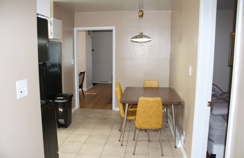 Riverwest Apartment | Midcentury Lower in Riverwest
