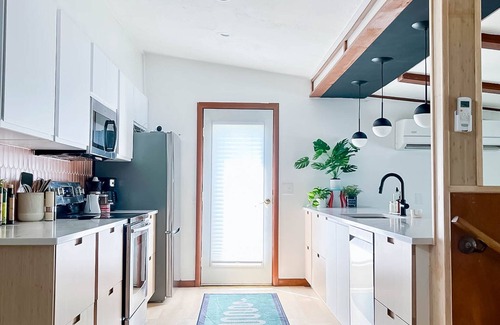 Kendall House | Midcentury modern lake house