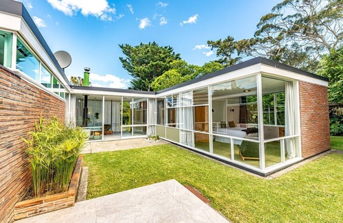 Whanganui House | Midcentury Modern Masterpiece - 4bedroom Home in Whanganui