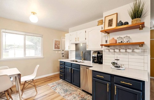 Fort Collins House | “MidCentury Revival” 1.5 miles to Canvas Stadium
