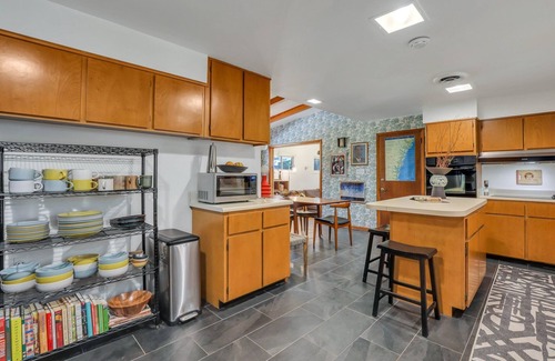 Savannah House | Midcentury Sandfly Home on Private Grounds w/Pool & Spa by Lucky Savannah