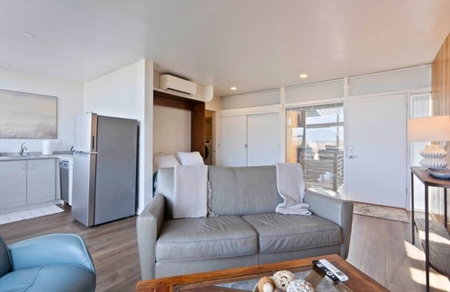 Cliff - Cannon Apartment | Midcentury Stay w/Free Parking & Near Hospitals!