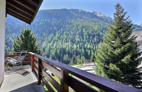 Grimentz Apartment | Middle class flat on 2 levels for 6 people, living room, kitchen area with dishwasher, 1 double bedr