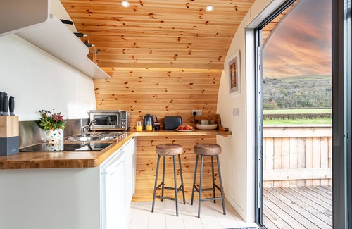 Grange-over-Sands Cottage | MIDDLE LONGLANDS, with hot tub in Cartmel