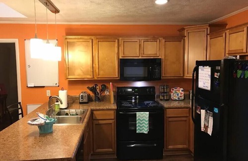 Bowling Green House | Middle of it all 3 Beds w/1 King Bed