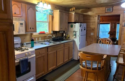 Pittsburg House | Middle Pond Cabin- Direct ATV & Snowmobile Access