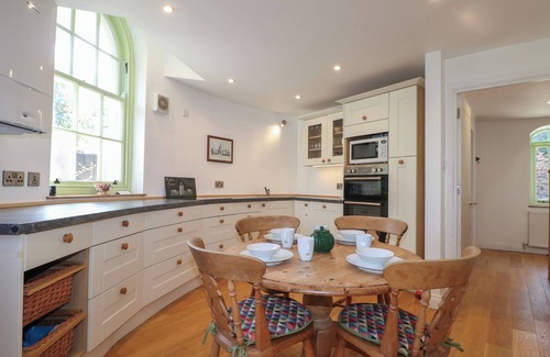 Betchworth House | MIDDLE TOWER, character holiday cottage in Reigate