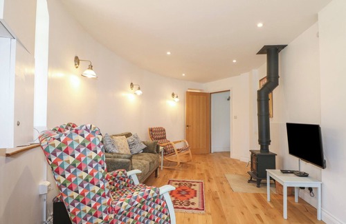 Betchworth House | MIDDLE TOWER, character holiday cottage in Reigate