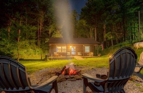 Wellington Cabin | Midnight Hideaway! Perfect Family or Date Night Getaway!