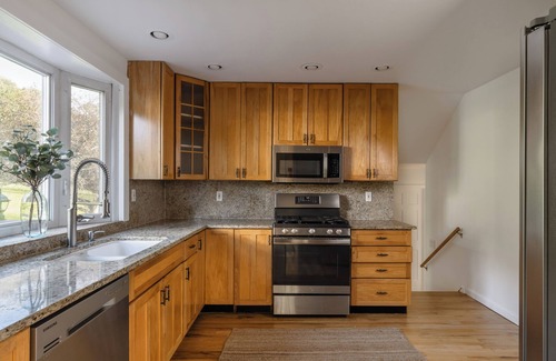 Callicoon House | Midnight Meadow - Light & Airy Cabinnn