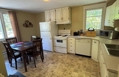 Waterford Valley Apartment | Midstream Manor 2 Bedroom Downtown Apartment, Midstream Manor Unit 7
