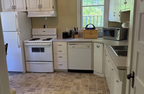 Waterford Valley Apartment | Midstream Manor 2 Bedroom Downtown Apartment, Midstream Manor Unit 7