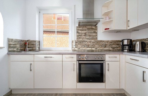 Eilsum House | Midsummer - Beautiful vacation home (100sqm) for 6 people with fireplace, garden and
