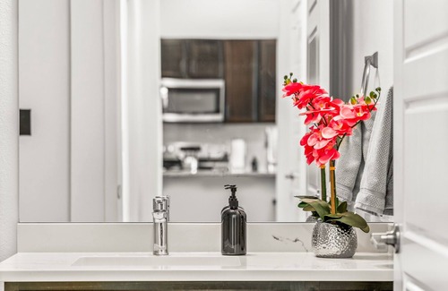 Littleton Condo | Midterm Luxury: 3BR, King Suite, Garage, SmartTV's