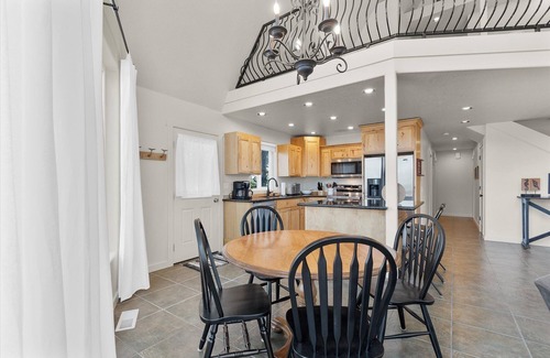 Ocean Park House | MidTerm Only, Pets OK, Walk to Beach (Watch)