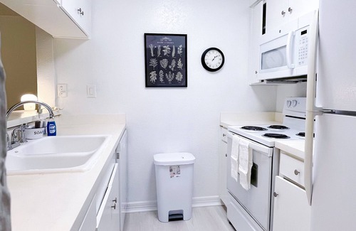 Far North Dallas Condo | Midtown/1B1B Entire Condo with pool/North Dallas