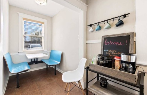 Midtown Apartment | Midtown 2-Bedroom 1,000 sqft Apartment