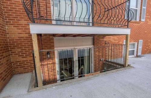 Southmoreland Apartment | Midtown Comfort: 2bd,1ba