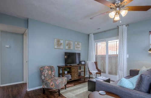 Southmoreland Apartment | Midtown Comfort: 2bd,1ba