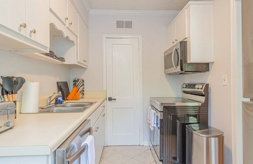 Columbus Apartment | MidTown Flats Suite C2