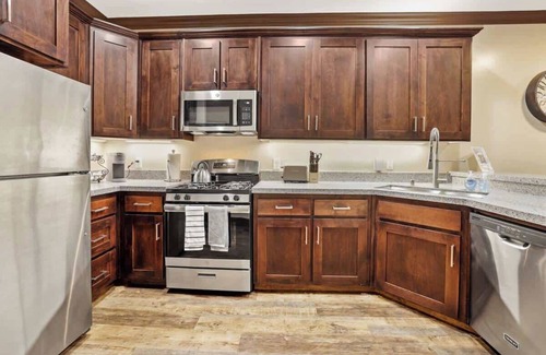 Visalia Apartment | Midtown Loft 301 on Main St DT Visalia