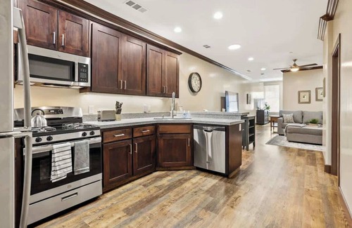 Visalia Apartment | Midtown Loft 301 on Main St DT Visalia