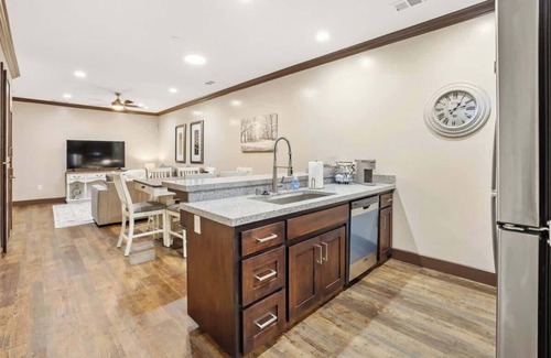 Visalia Apartment | Midtown Loft 302 on Main St DT Visalia
