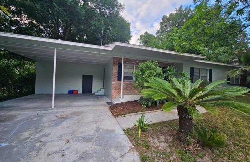 Gainesville House | Midtown Marvel Reinvented with Contemporary Charm