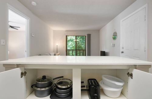 Atlantic Station Area Apartment | Midtown Modern Sleep Easy
