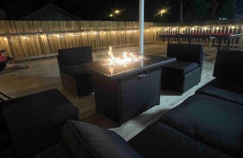Vollintine-Evergreen House | Midtown Retreat, 4mi to Downtown & Large Private Deck
