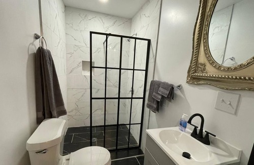 Vollintine-Evergreen Condo | Midtown Vintage Charm