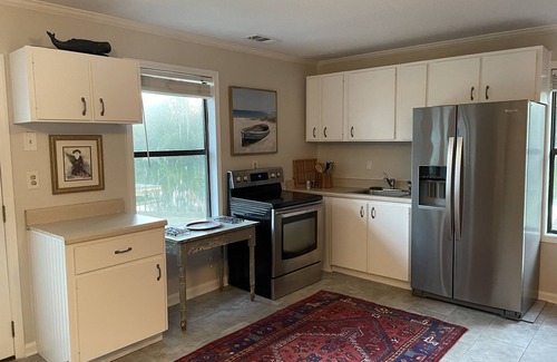 Talahi Island Cottage | Midway between Savannah and Tybee Island.