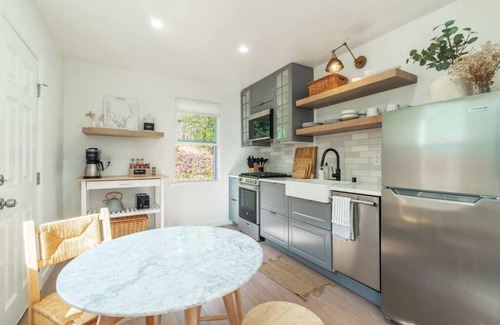 Benicia House | Midway Napa and SF - 5G Wi-Fi & private yard