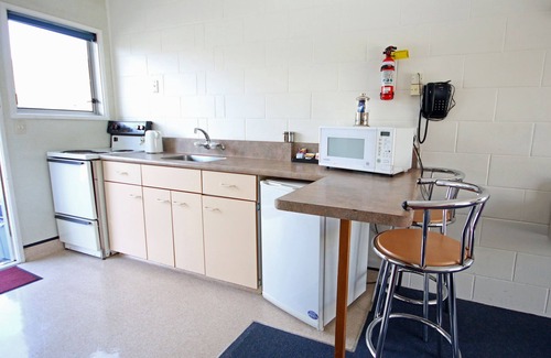 Petone Hotel | Midway Pacifica Lodge